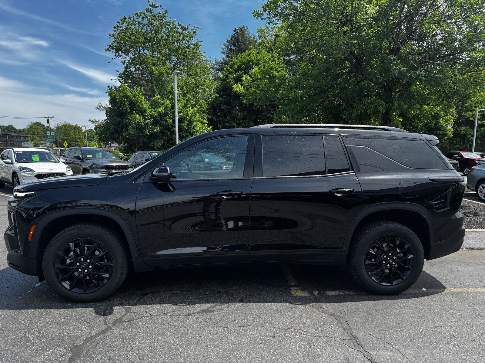 Used 2026 Chevrolet Traverse LT w/ Midnight/Sport Edition FWD image 7