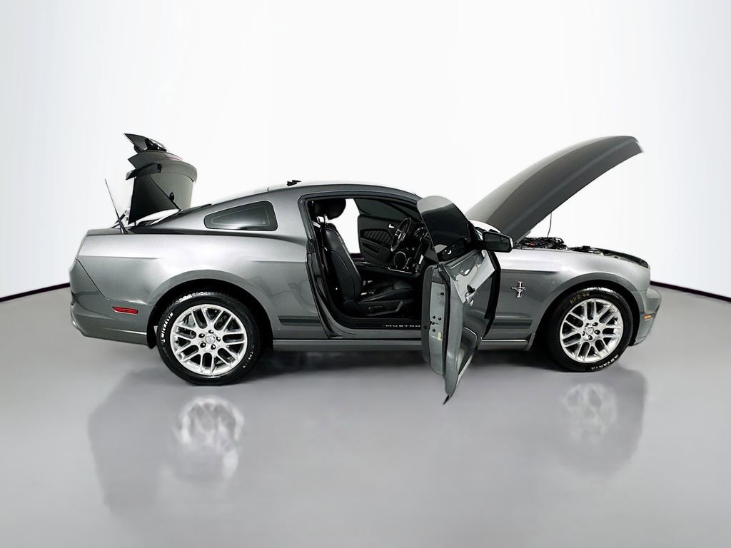 Used 2013 Ford Mustang Premium image 25