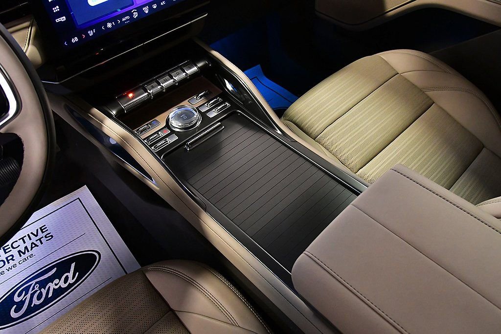 Used 2024 Lincoln Nautilus Reserve image 21