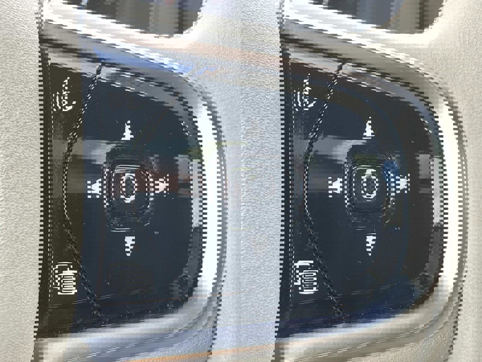 Certified 2023 Volvo XC60 B5 Plus w/ Climate Package AWD/4WD image 24