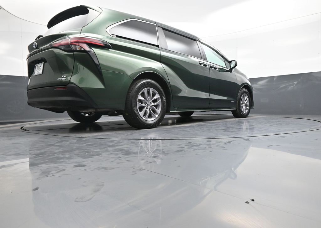 Certified 2021 Toyota Sienna LE image 30