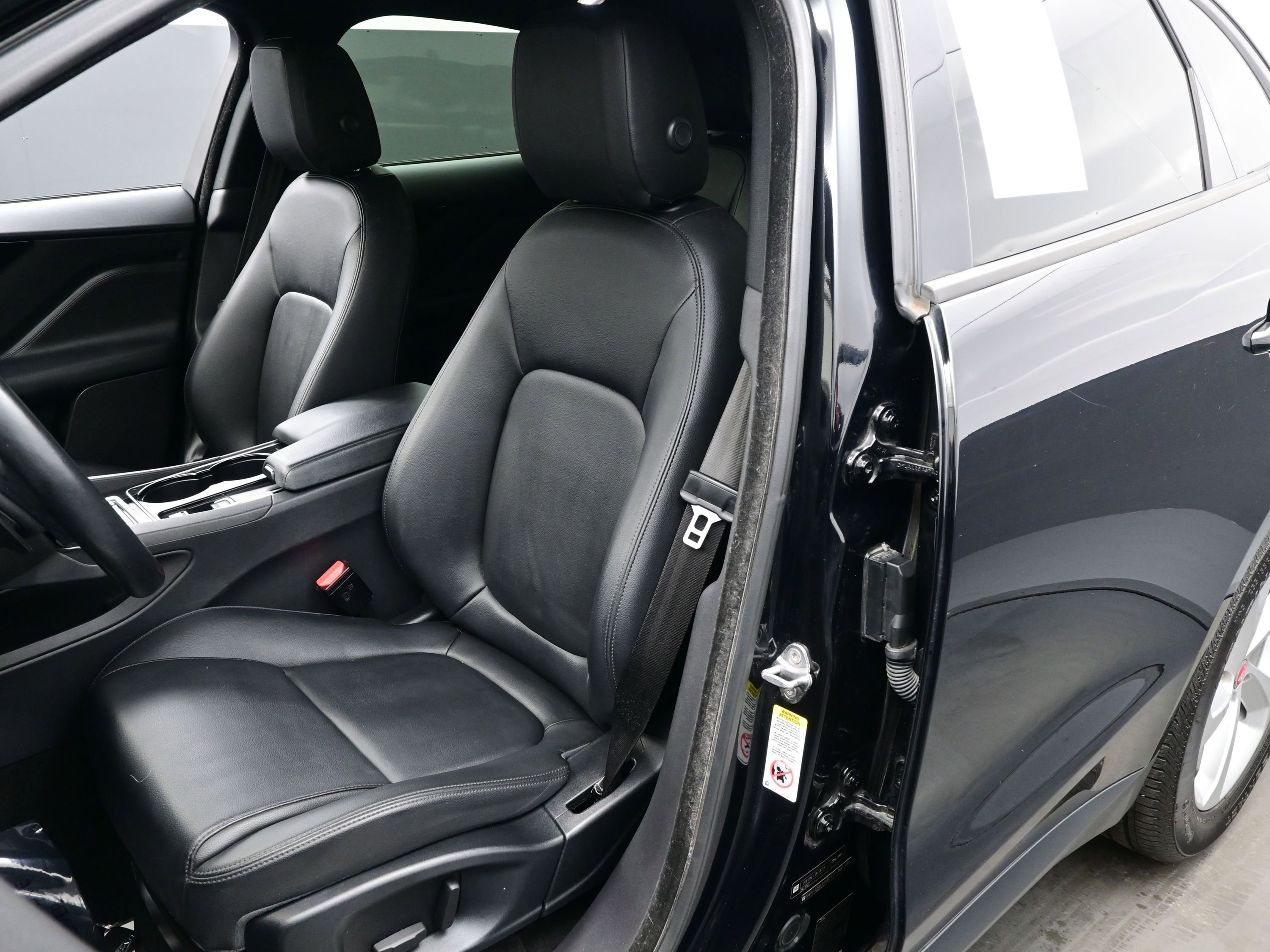 Used 2017 Jaguar F-PACE Premium image 12