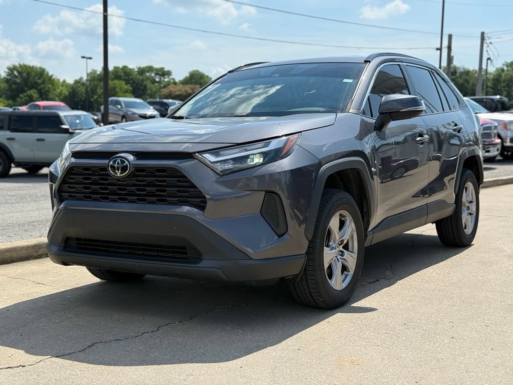 Used 2022 Toyota RAV4 XLE AWD/4WD image 2