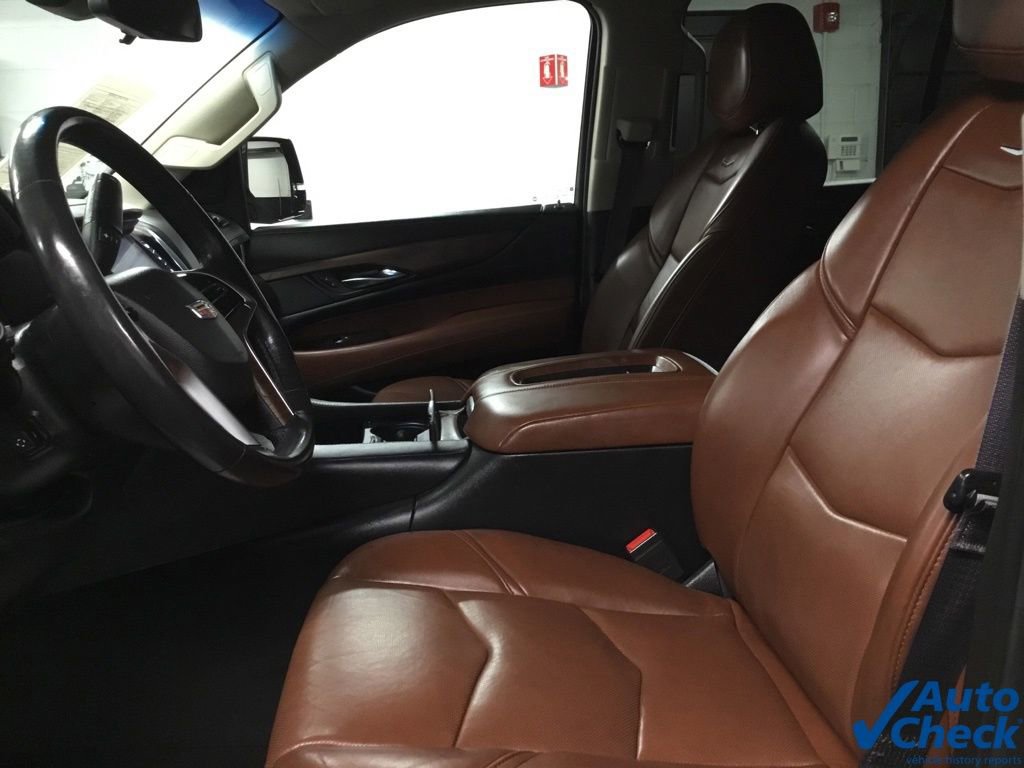 Used 2017 Cadillac Escalade Luxury AWD/4WD image 24