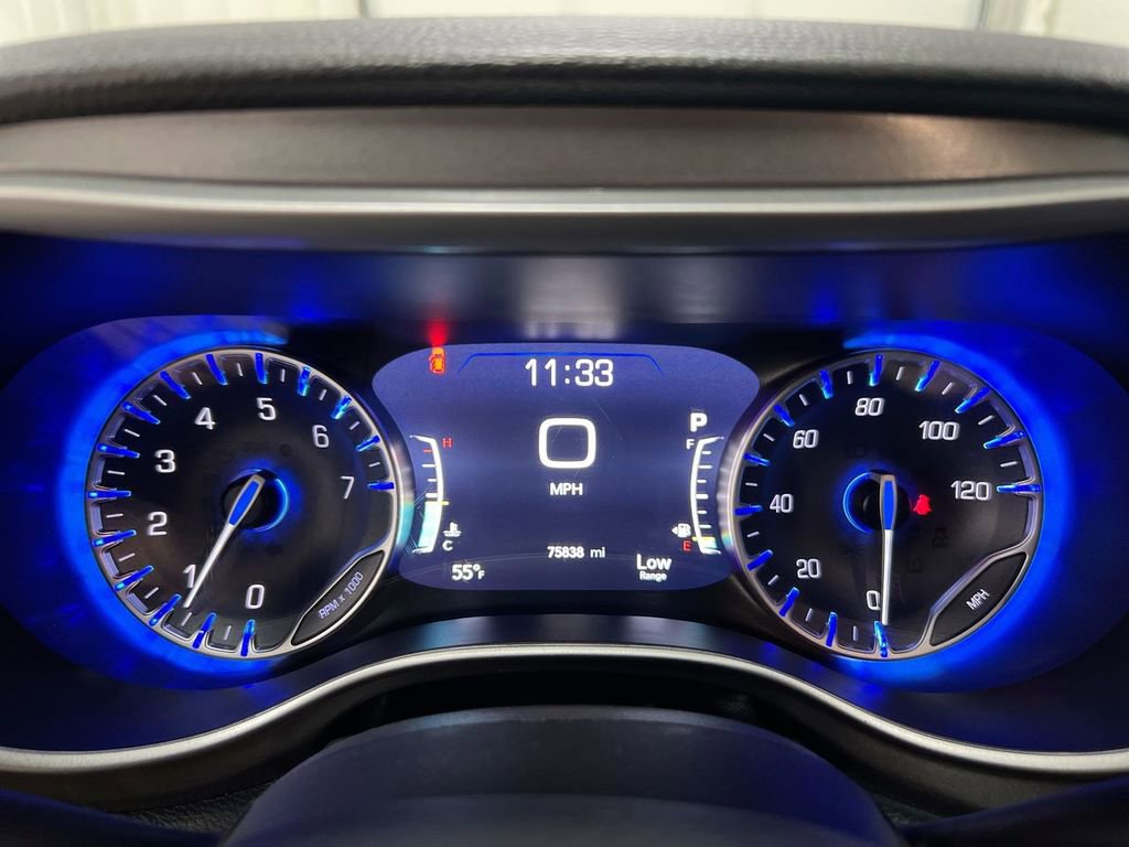 Used 2024 Chrysler Pacifica Touring-L image 12