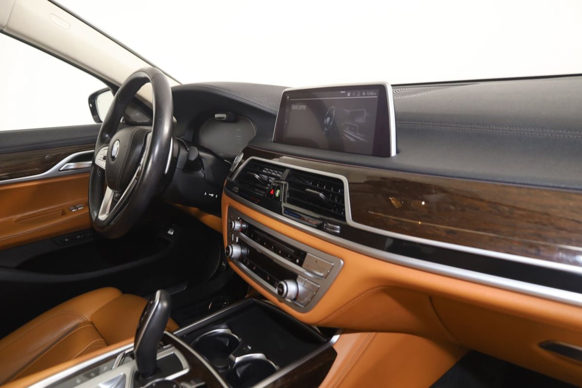 Used 2020 BMW 750i xDrive AWD/4WD image 49