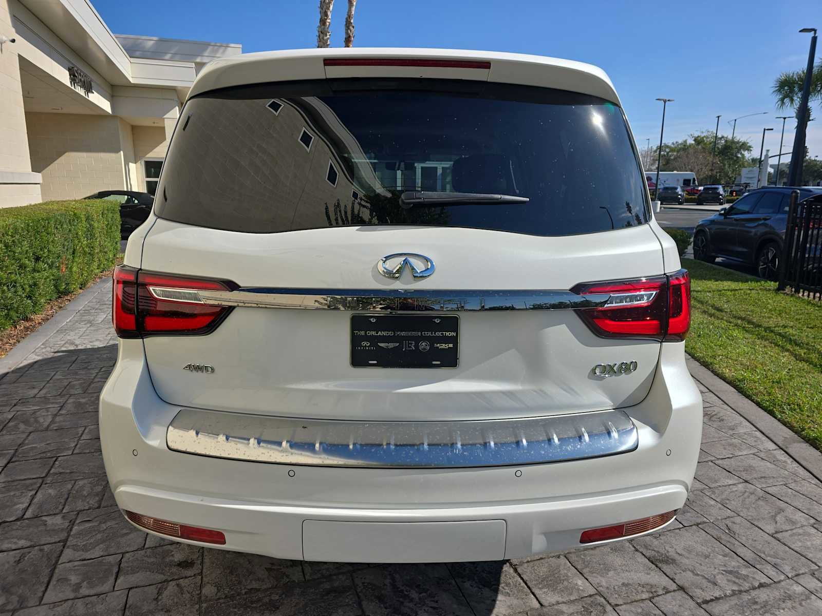 Certified 2024 INFINITI QX80 Premium Select w/ Cargo Package image 5