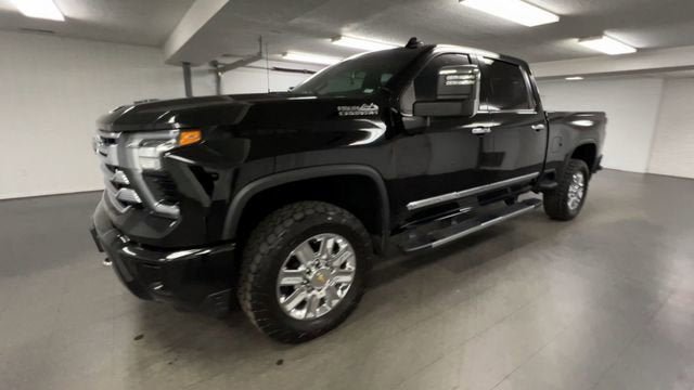 Certified 2024 Chevrolet Silverado 2500 High Country AWD/4WD image 4