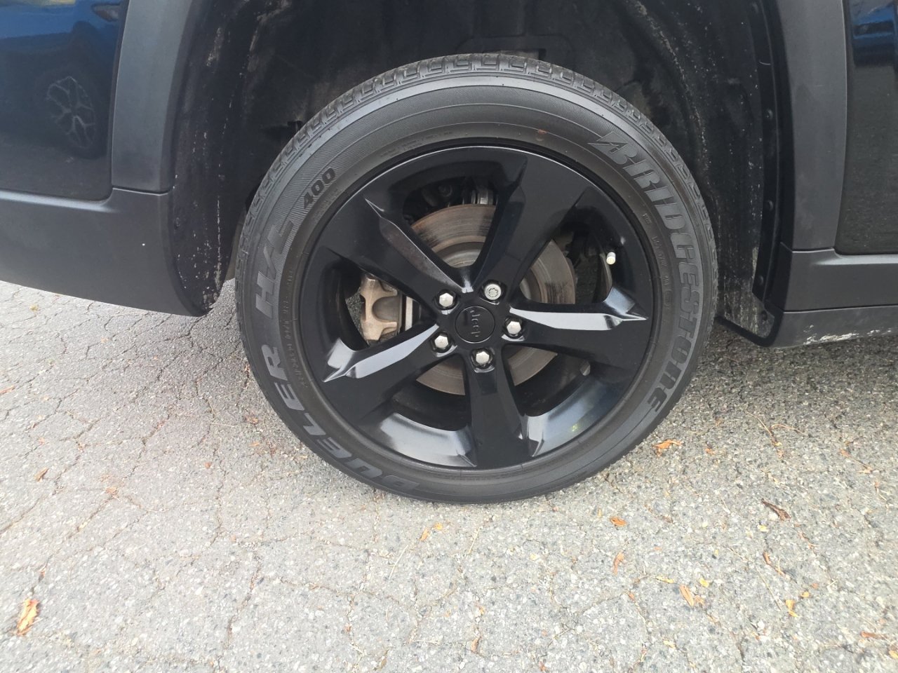 Used 2024 Jeep Grand Cherokee L Laredo RWD image 12