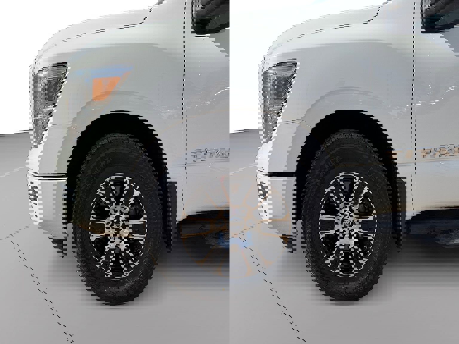 Used 2022 Nissan Titan SV w/ SV Convenience Package image 9