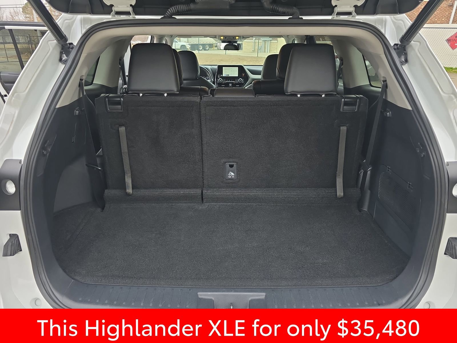 Used 2023 Toyota Highlander XLE image 19