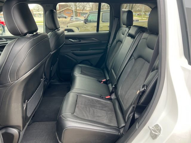 Used 2024 Jeep Grand Cherokee Altitude image 5