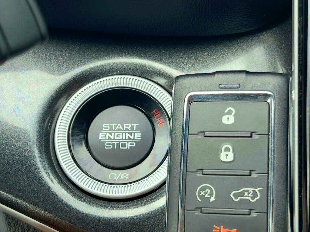 Used 2022 Jeep Grand Cherokee Laredo w/ Luxury Tech Group I AWD/4WD image 23