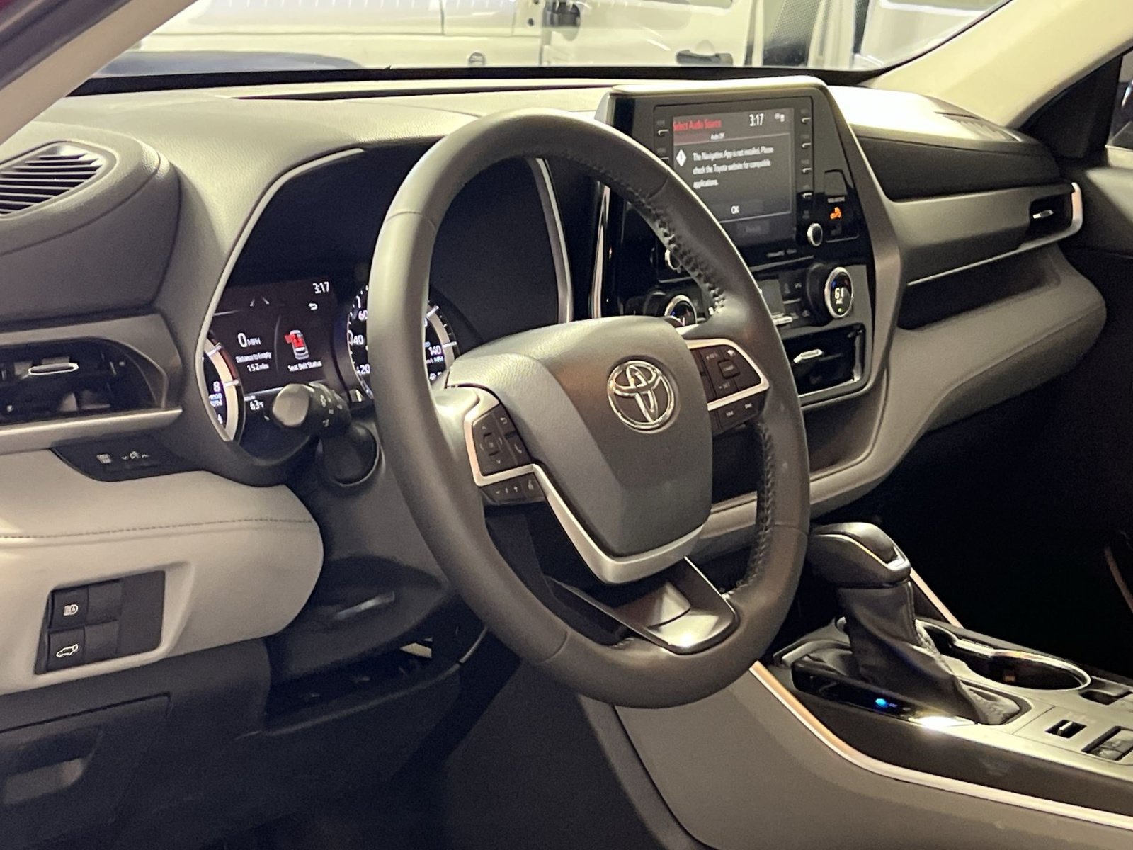 Used 2022 Toyota Highlander XLE AWD/4WD image 16
