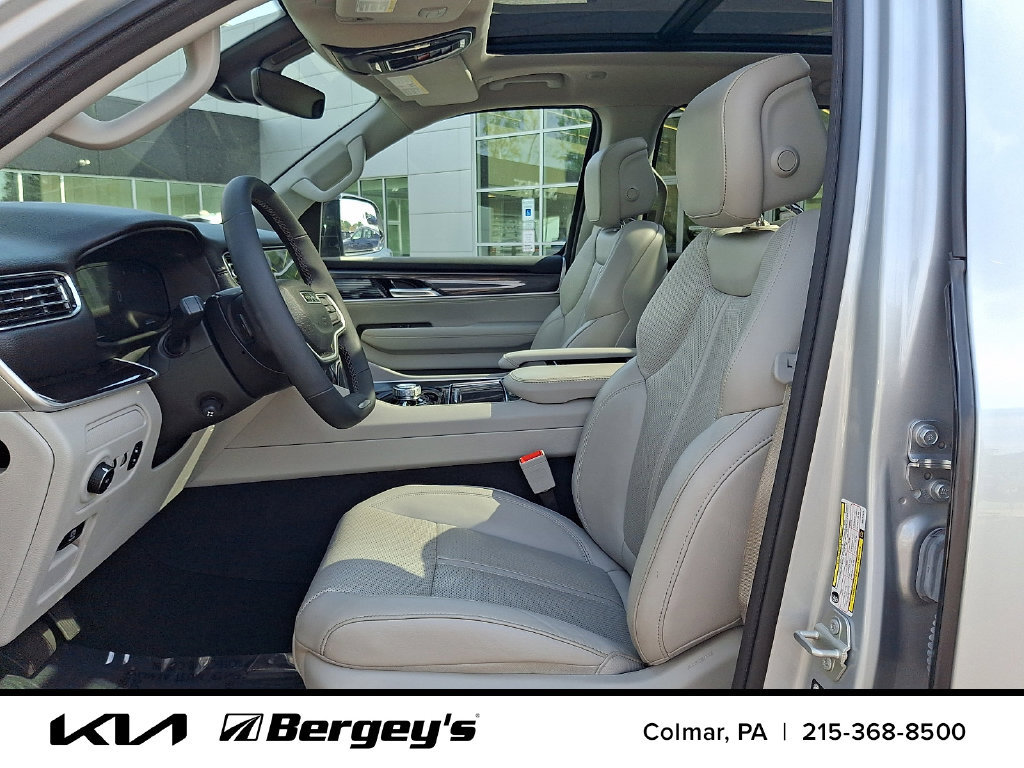 Used 2024 Jeep Wagoneer 4WD w/ Premium Group I image 17