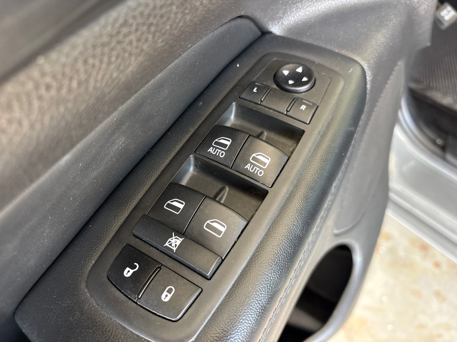 Used 2021 Jeep Grand Cherokee Laredo X RWD image 11