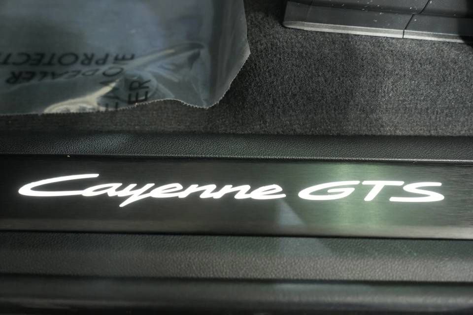Certified 2025 Porsche Cayenne GTS image 34