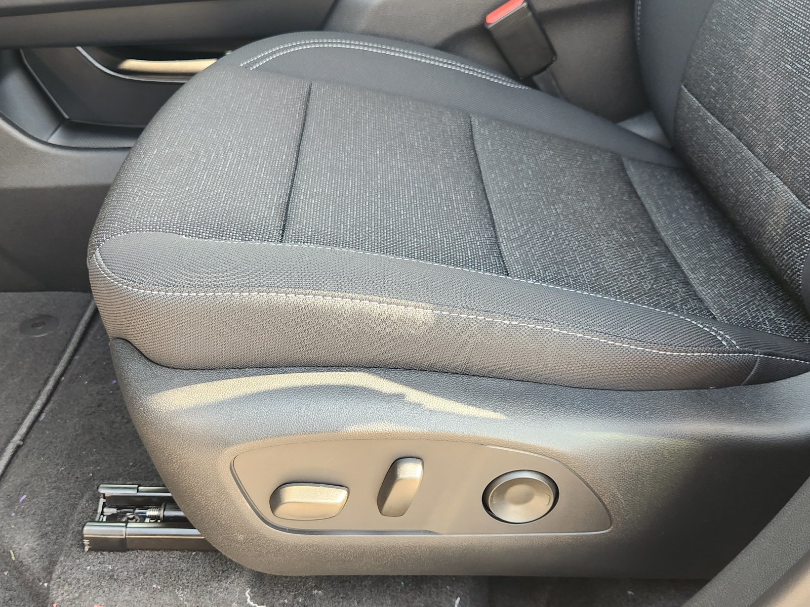New 2027 Chevrolet Traverse LT FWD image 22