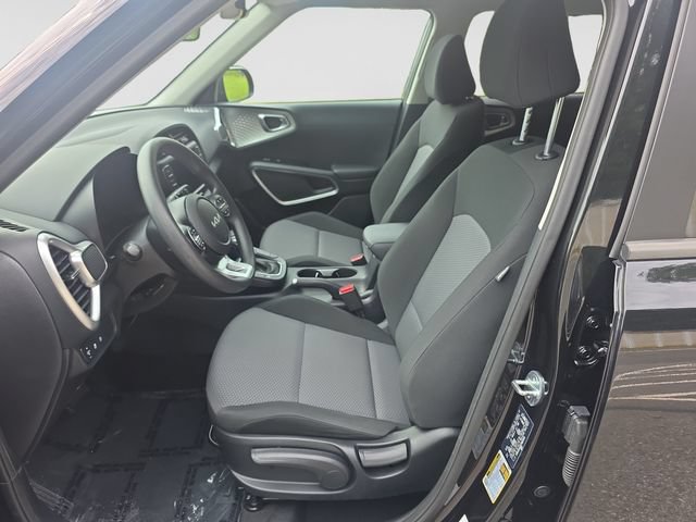 Used 2023 Kia Soul LX w/ LX Technology Package FWD image 11
