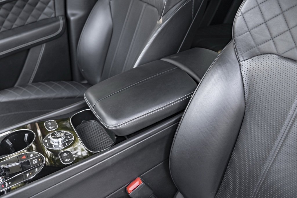 Used 2018 Bentley Bentayga image 13