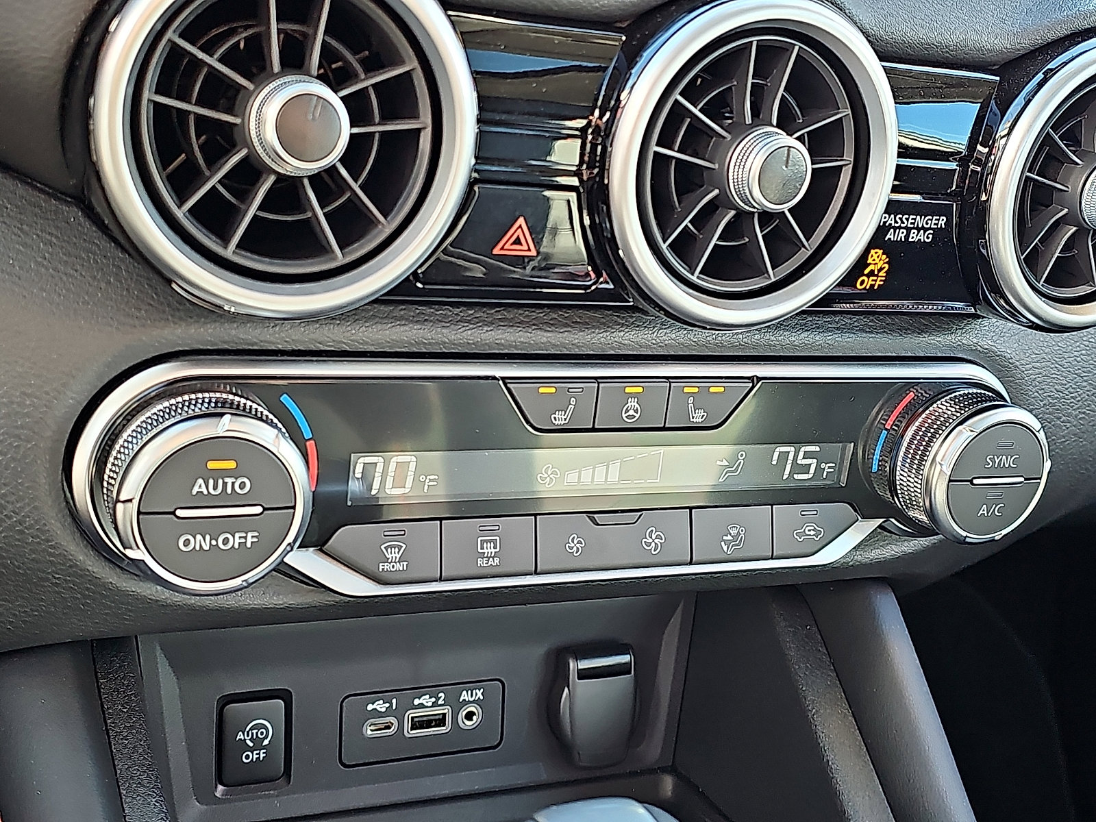 Certified 2025 Nissan Sentra SR w/ SR Premium Package image 17