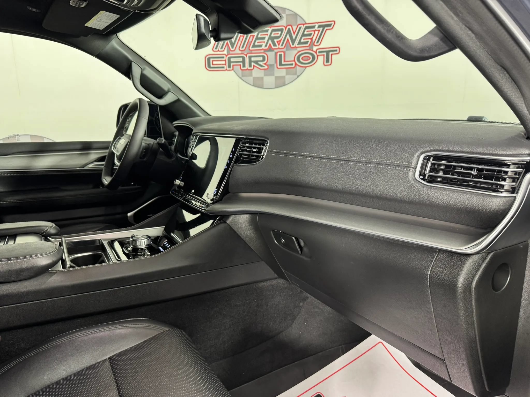 Used 2024 Jeep Wagoneer Series II w/ Convenience Group I AWD/4WD image 12