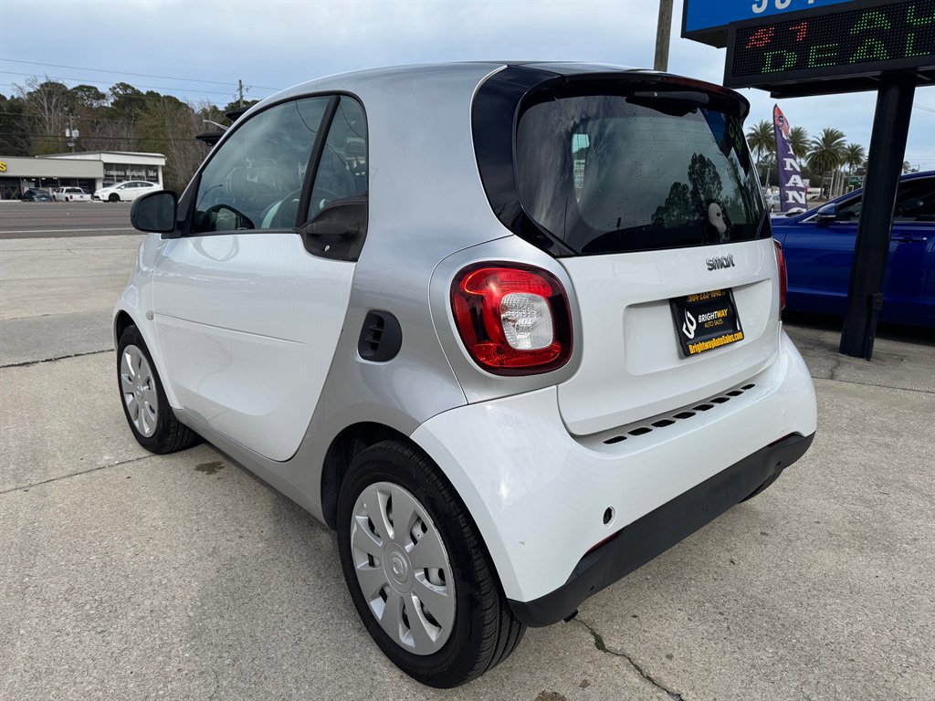 Used 2016 smart fortwo pure image 6