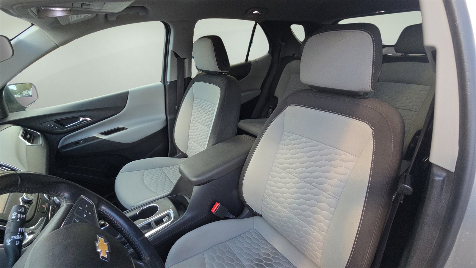 Used 2020 Chevrolet Equinox LT image 32