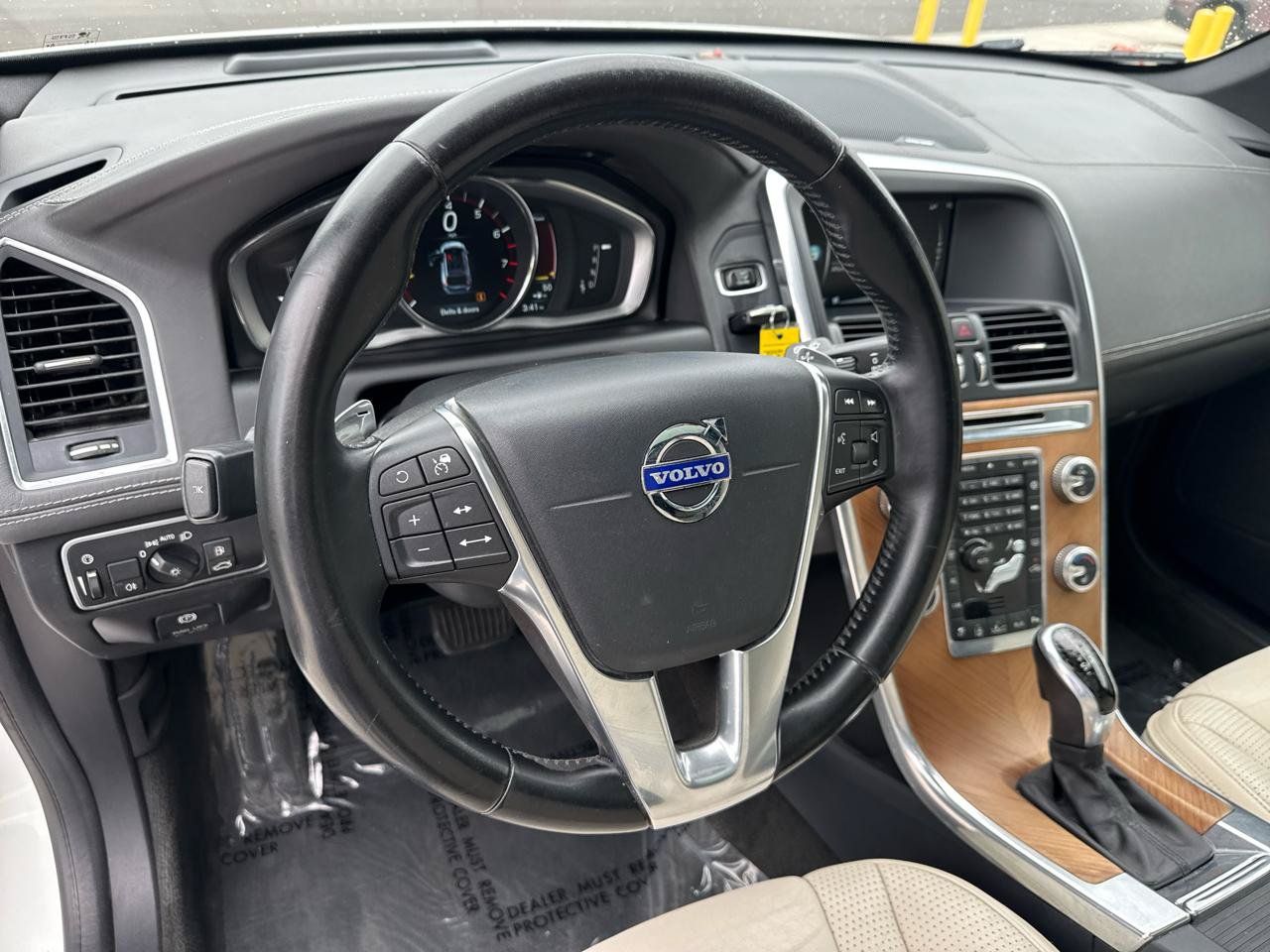 Used 2015 Volvo XC60 T6 Platinum w/ Inscription Package AWD/4WD image 27