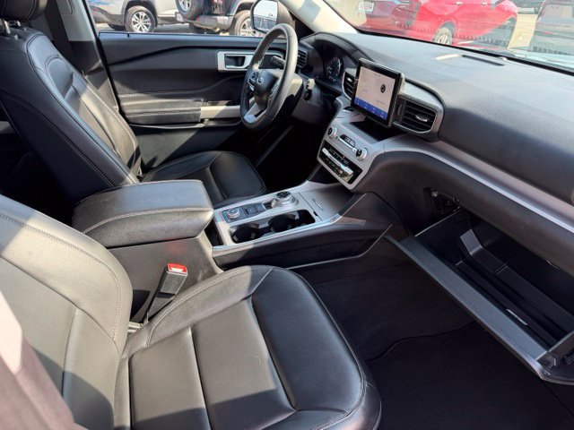 Used 2023 Ford Explorer XLT w/ Equipment Group 202A AWD/4WD image 46