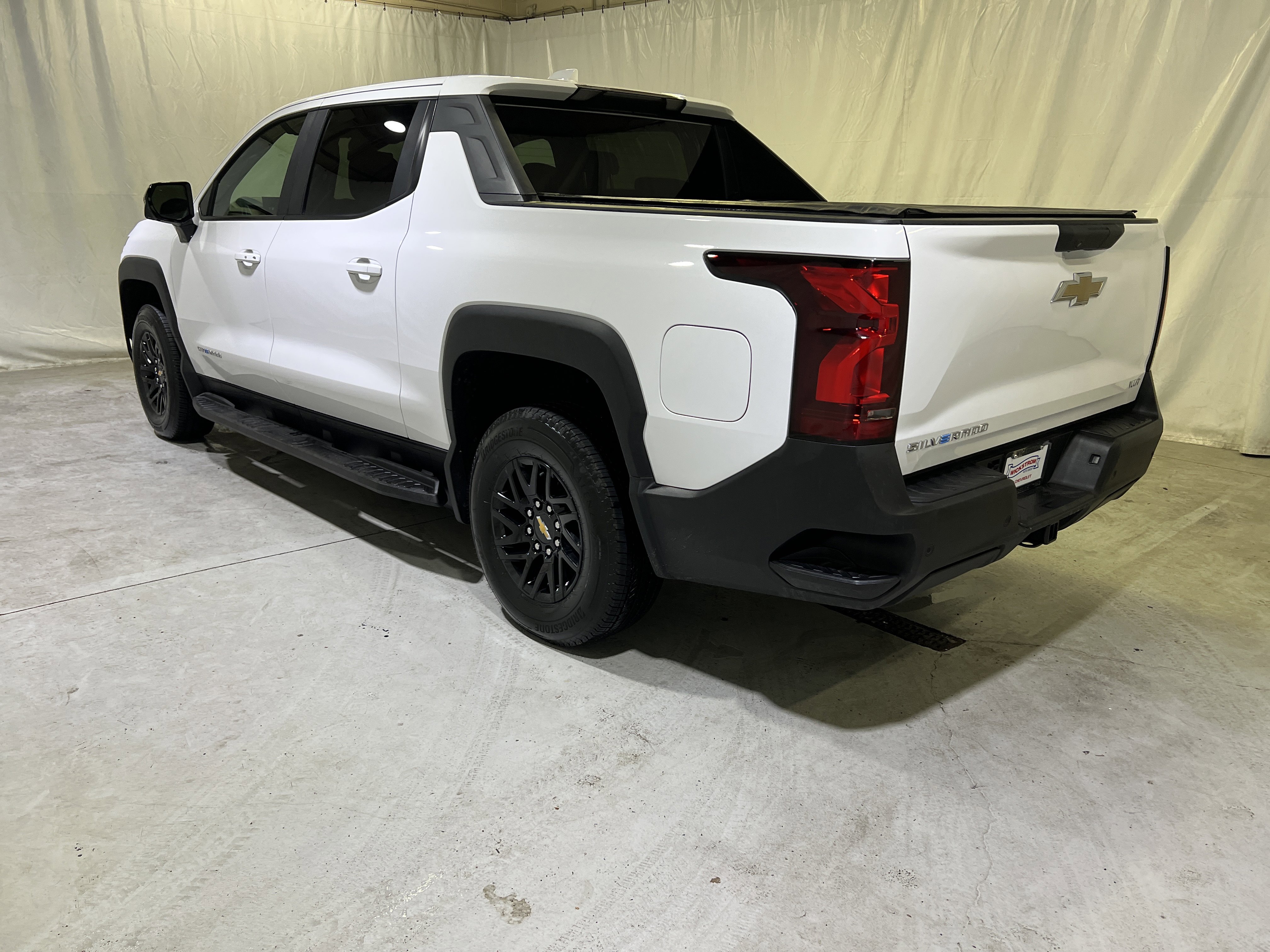 Certified 2024 Chevrolet Silverado EV W/T AWD/4WD image 8