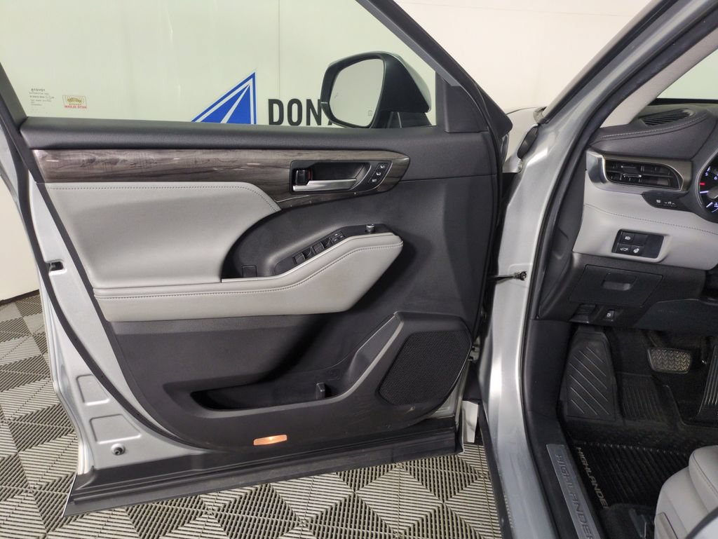 Used 2020 Toyota Highlander Limited AWD/4WD image 13