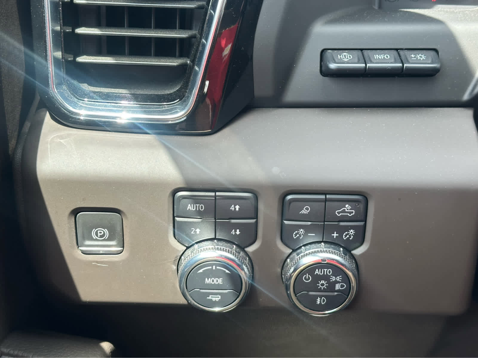 Used 2023 GMC Sierra 1500 Denali w/ Technology Package AWD/4WD image 16