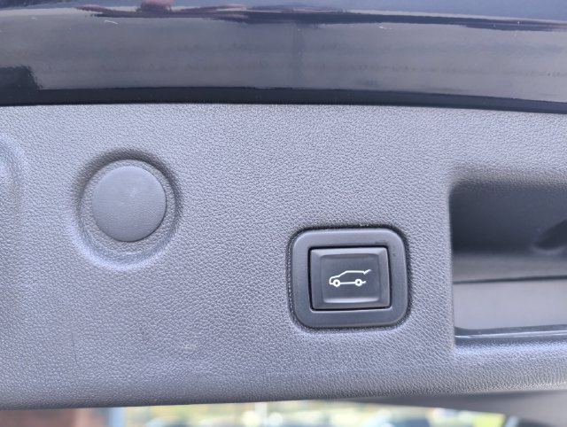 Used 2020 Chevrolet Equinox LT w/ Driver Convenience Package FWD image 30