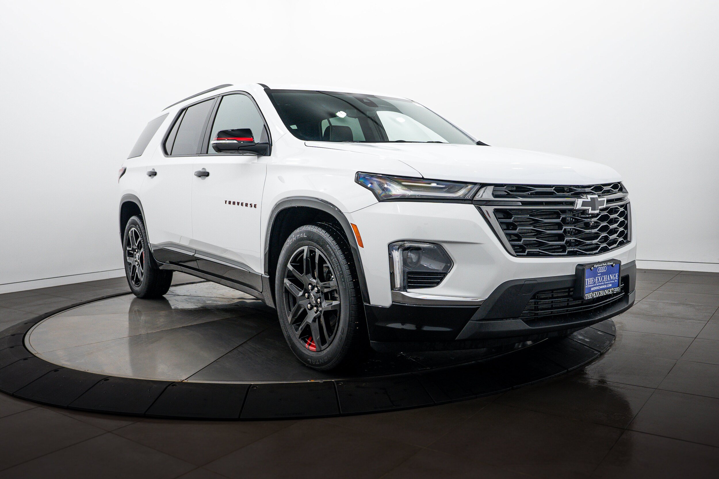 Used 2023 Chevrolet Traverse Premier w/ Redline Edition AWD/4WD image 2