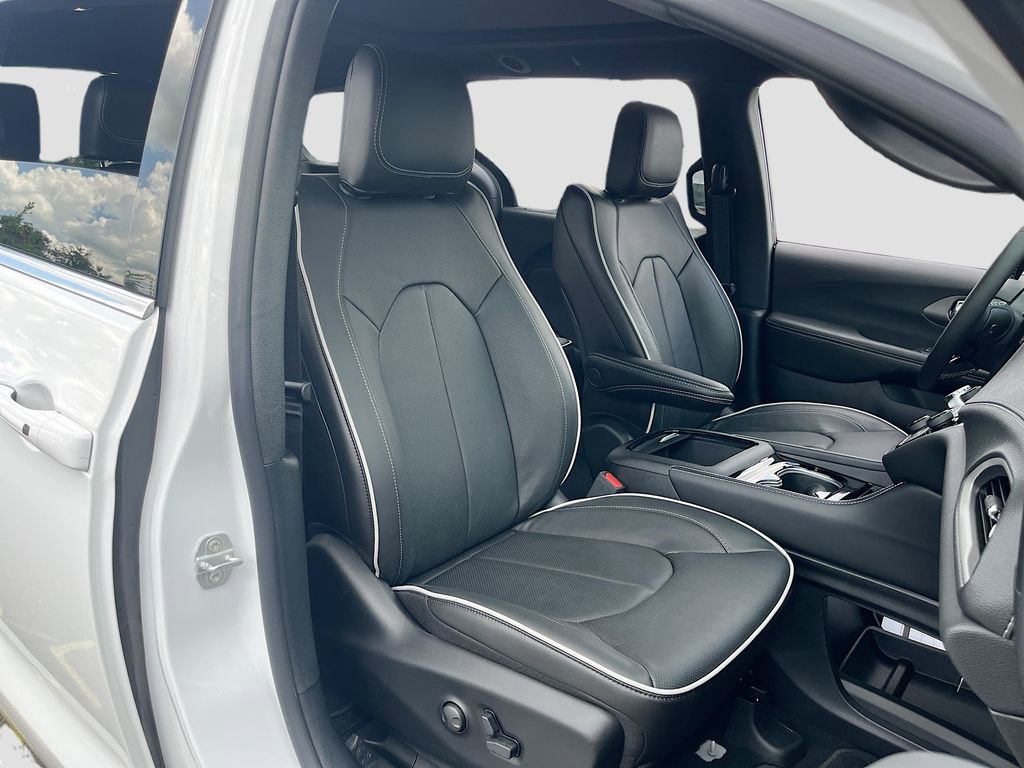New 2027 Chrysler Pacifica Touring Plus FWD image 29