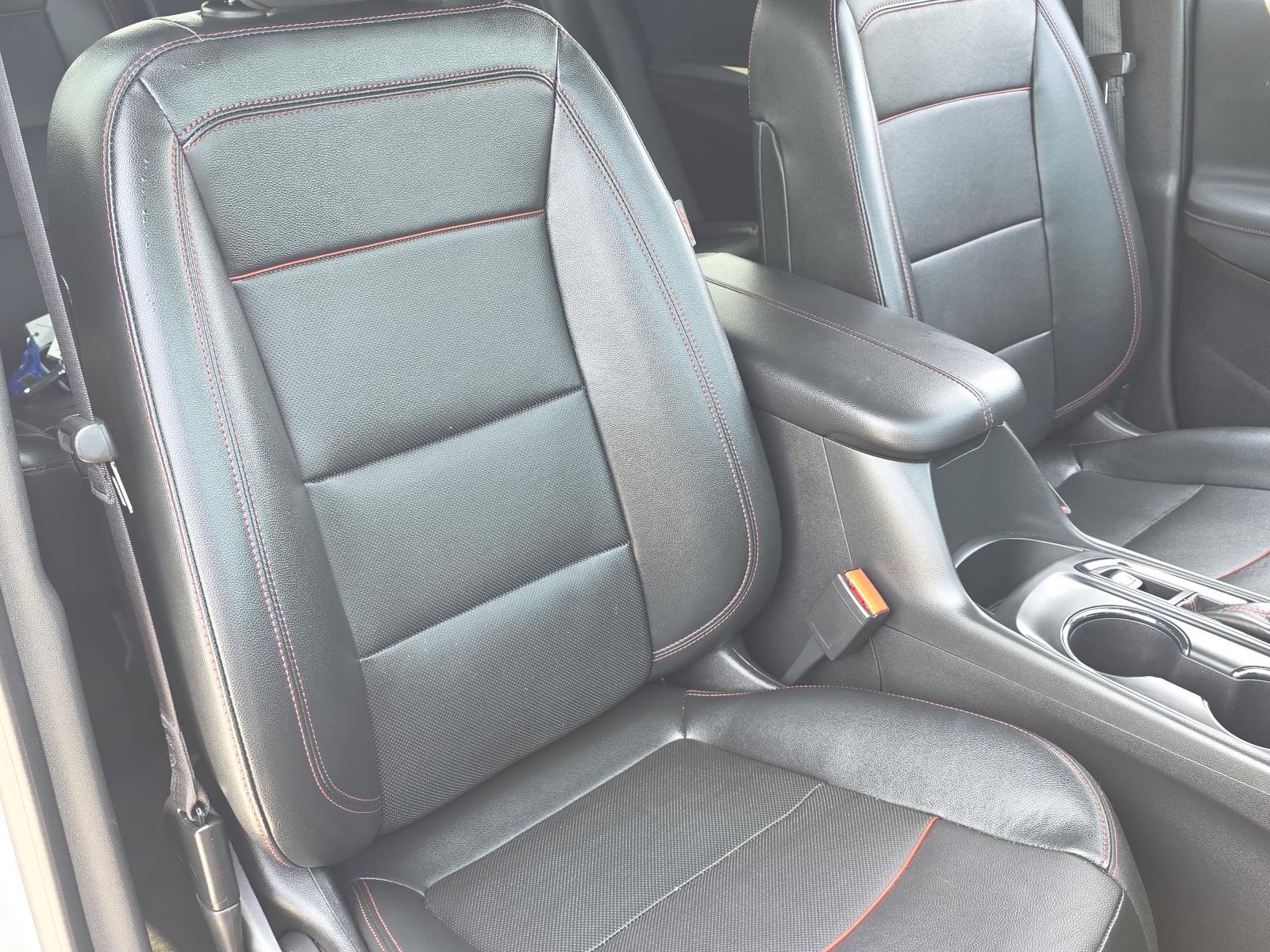 Used 2023 Chevrolet Equinox RS w/ RS Leather Package FWD image 17