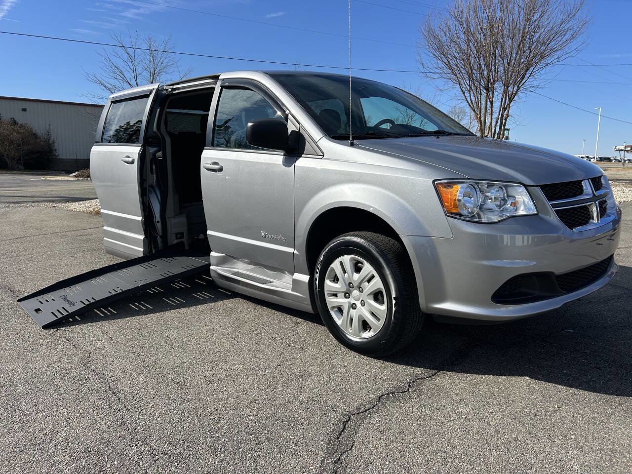 Used 2018 Dodge Grand Caravan SE w/ Power Convenience Group I image 1