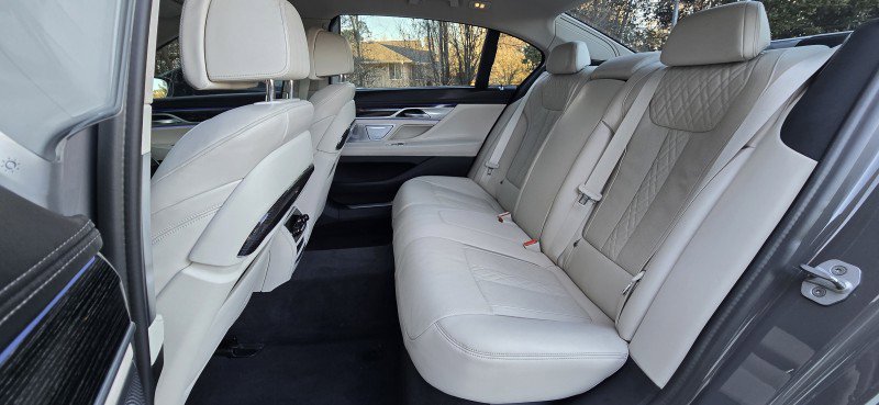 Used 2021 BMW 750i xDrive w/ Executive Package image 22