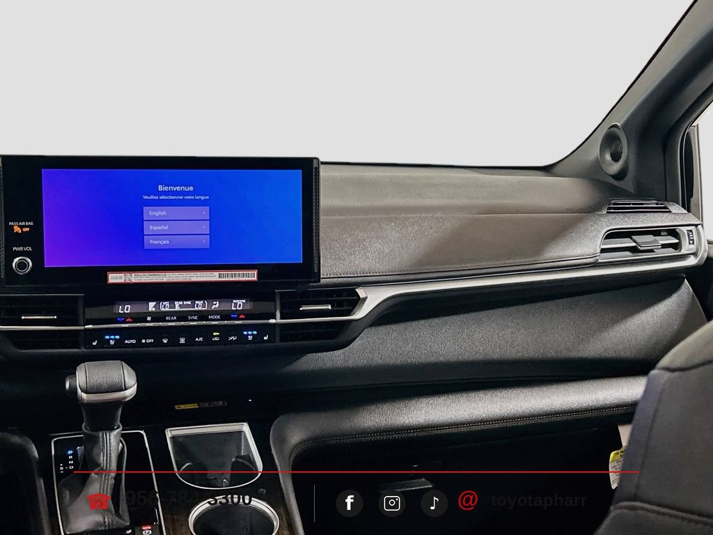 Used 2025 Toyota Sienna Platinum FWD image 23