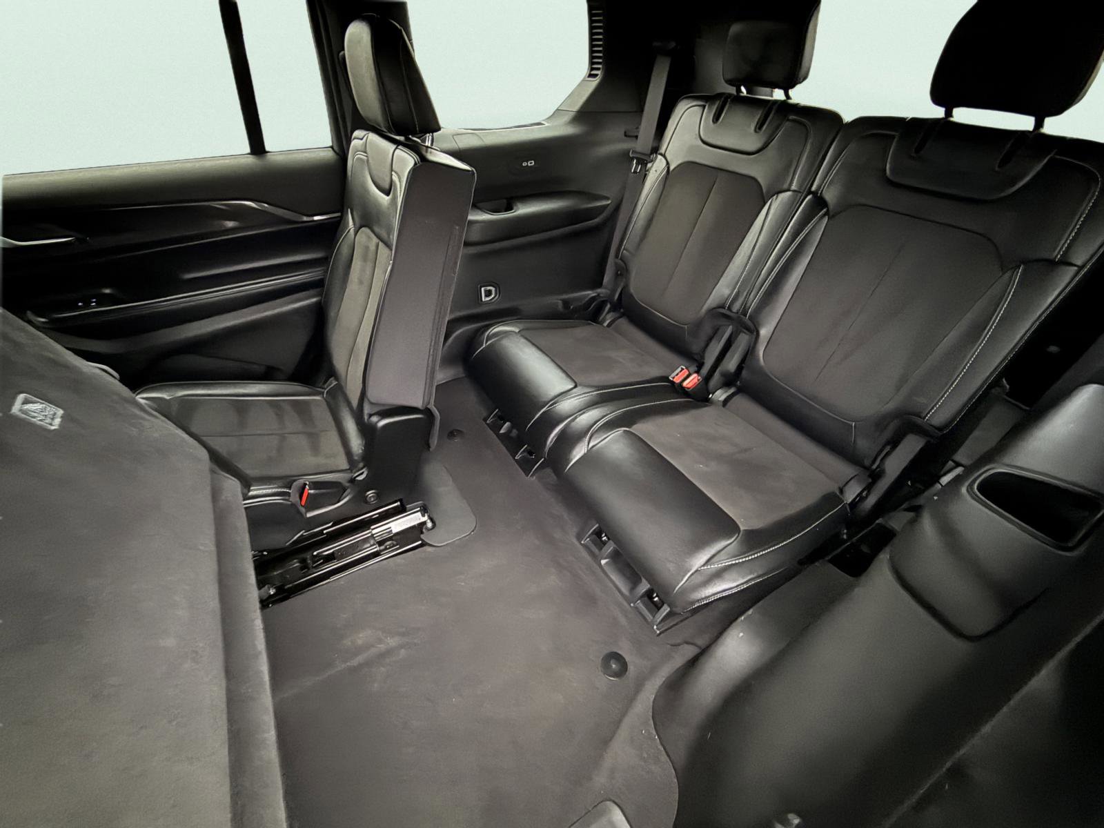 Used 2022 Jeep Grand Cherokee L Altitude image 12