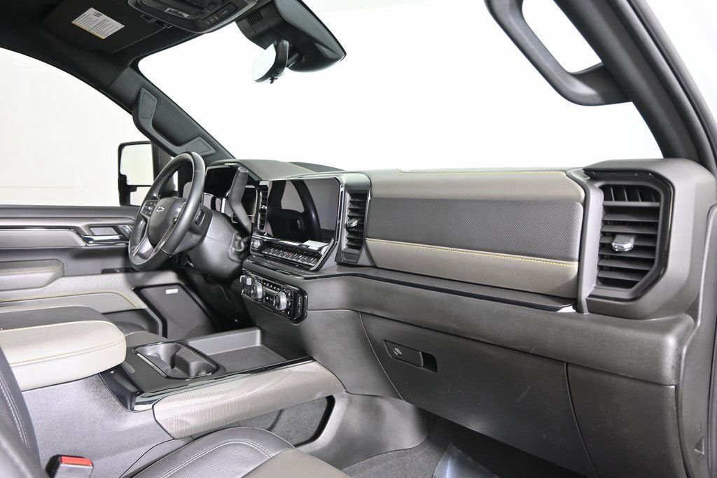 Used 2024 Chevrolet Silverado 2500 ZR2 w/ Technology Package image 15