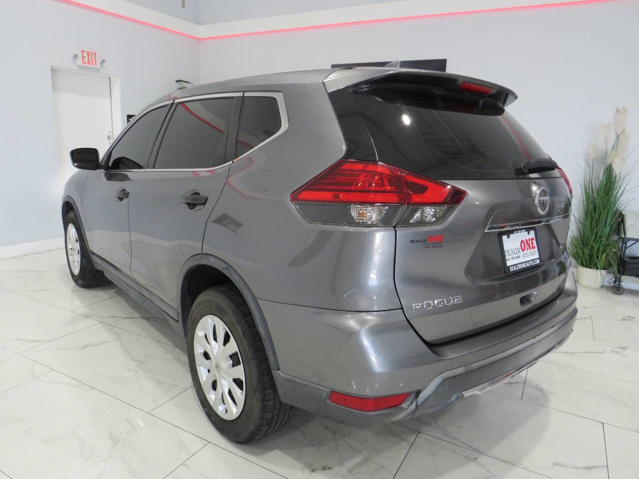 Used 2017 Nissan Rogue S image 6