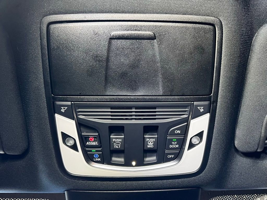 Used 2023 Acura MDX A-Spec image 35