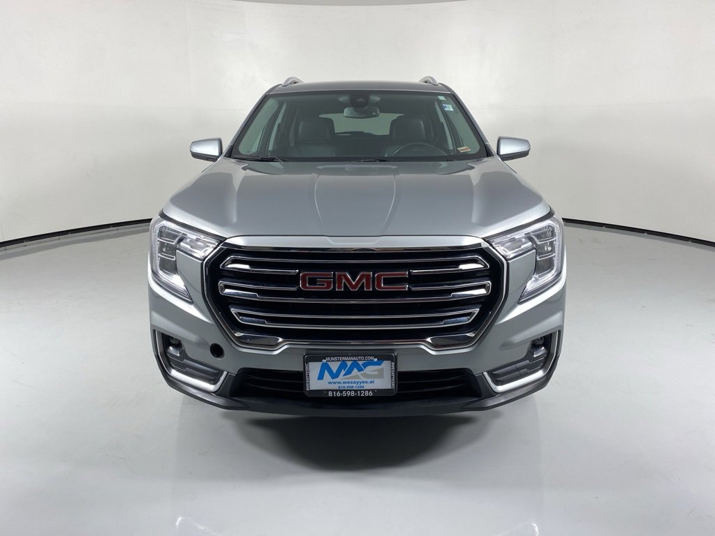 Used 2023 GMC Terrain SLT image 2