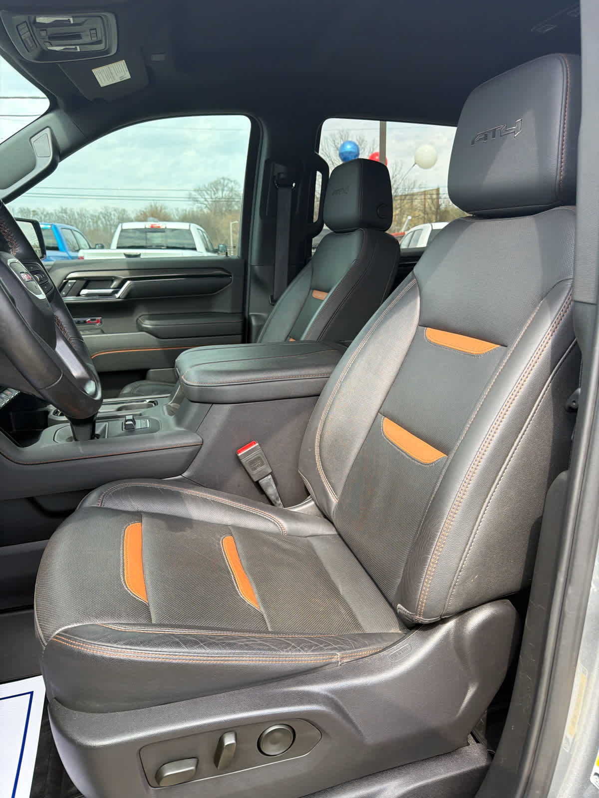 Used 2024 GMC Sierra 1500 AT4 w/ Technology Package AWD/4WD image 11