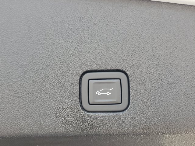 Certified 2024 Cadillac XT6 Luxury FWD image 12