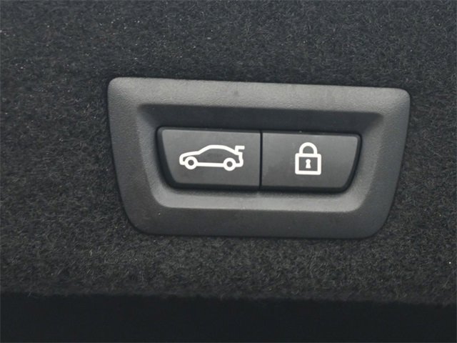 Used 2022 BMW 740i xDrive w/ M Sport Package image 24