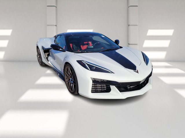 Used 2024 Chevrolet Corvette Z06 RWD image 3