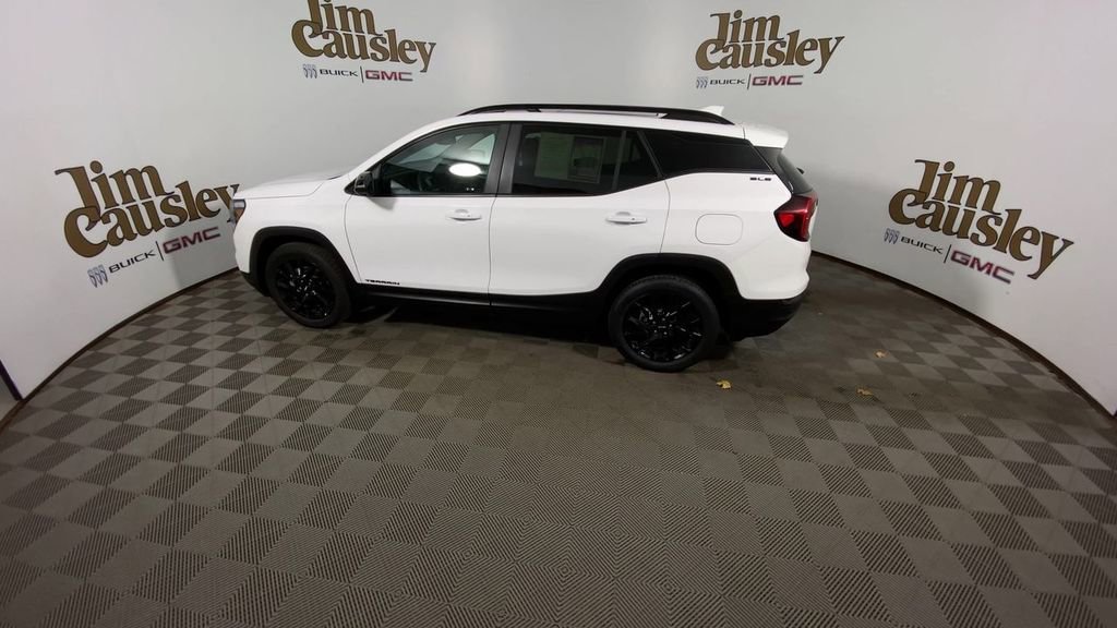 Used 2023 GMC Terrain SLE w/ Driver Convenience Package image 5